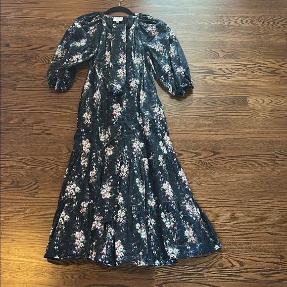 Tuckernuck Dresses & Skirts - TUCKERNUCK ONYX FALLING FLOWERS BOUQUET LYLES DRESS